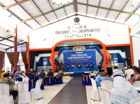 Ket foto : Sidang Senat Terbuka, Peringatan Milad Ke-11 Universitas Muhammadiyah Tasikmalaya (UMTAS), yang digelar di Graha UMTAS Tamansari Kota Tasikmalaya (fokusjabar/Seda)