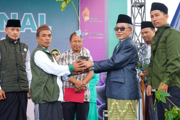 Keterangan Foto: Pelaksanaan Peringatan Hari Lahir (Harlah) NU yang dilaksanakan di Lapangan Desa Pasirwangi, Kabupaten Garut, Jum'at (23/1/2026).
