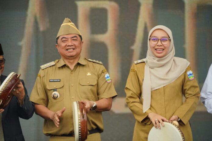 Keterangan Foto: Opening Ceremony Satu Abad Nahdatul Ulama (NU) 1926-2026 dan Musyawarah Kerja Cabang (Mukercab) PCNU Kabupaten Garut yang bertempat di Lapangan SOR Ciateul, Jalan Proklamasi, Kecamatan Tarogong Kidul, Kabupaten Garut, Senin (26/01/2026). Garut, FOKUSJabar.id