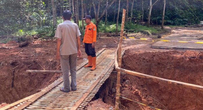 Bahu jalan Desa bunter fokusjabar.id