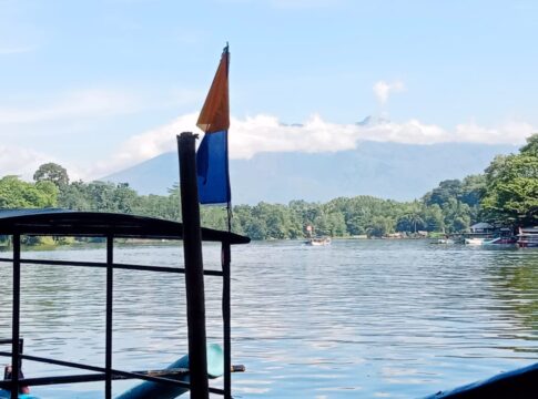 perahu dan panorama situ gede kota tasikmalaya@fokusjabar.id