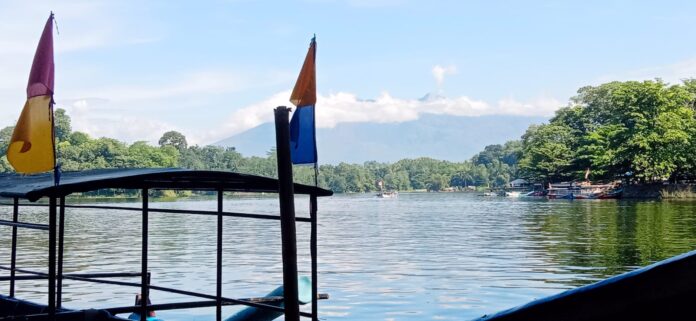 perahu dan panorama situ gede kota tasikmalaya@fokusjabar.id