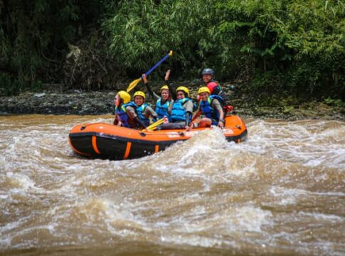 Arus Deras Sungai Citanduy Jadi Favorit Wisata Ekstrem di Kota Banjar