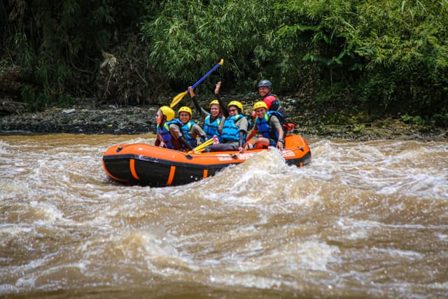 Arus Deras Sungai Citanduy Jadi Favorit Wisata Ekstrem di Kota Banjar