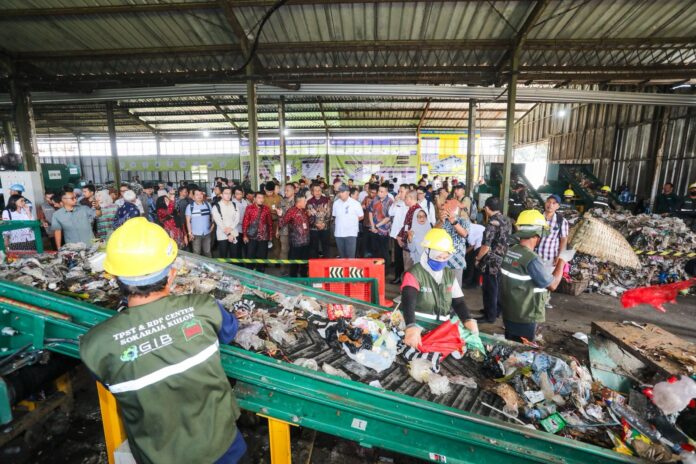 Pemerintah Kota (Pemkot) Bandung bertekad mempercepat perbaikan sistem pengelolaan sampah dengan menjadikan Kabupaten Banyumas, Jawa Tengah, sebagai rujukan utama -Ist- Bandung, FOKUSJabar.id
