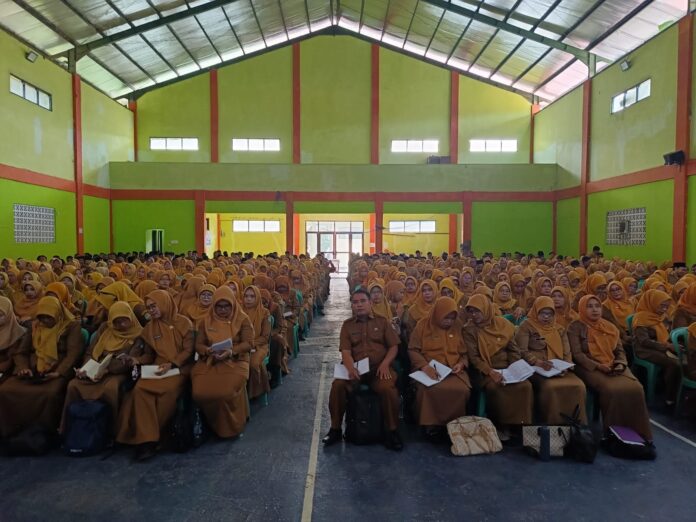 Kefot: Rapat koordinasi Disdikbud Kabupaten Tasikmalaya bersama kepala sekolah dan bendahara jelang audit BPK Dana BOSP 2026 di SMPN 1 Sukaraja. TASIKMALAYA, FOKUSJabar.id