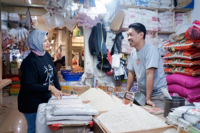 bjb Sambang Pasar Perkuat Peran Pedagang sebagai Penggerak Ekonomi Lokal