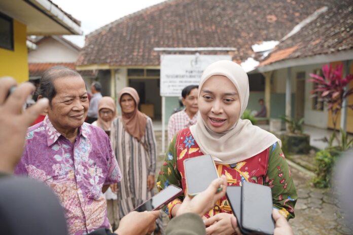 dd43ef96-be46-4181-8b83-1fbc71aa0519 Putri Karlina SLB fokusjabar.id