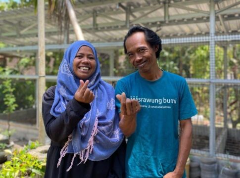 Fertidianto dan istrinya Warga Desa