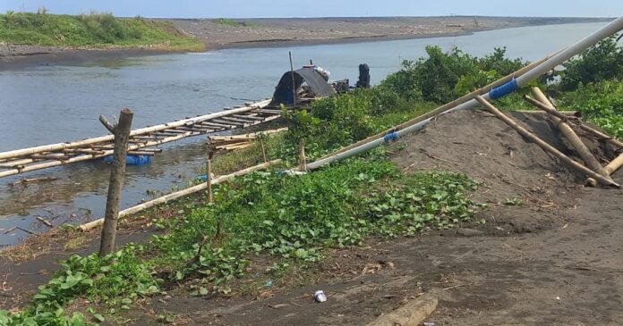 a3e28b83-1fde-4bce-bafd-48cd1705f825 Muara Sungai Ciwulan fokusjabar.id