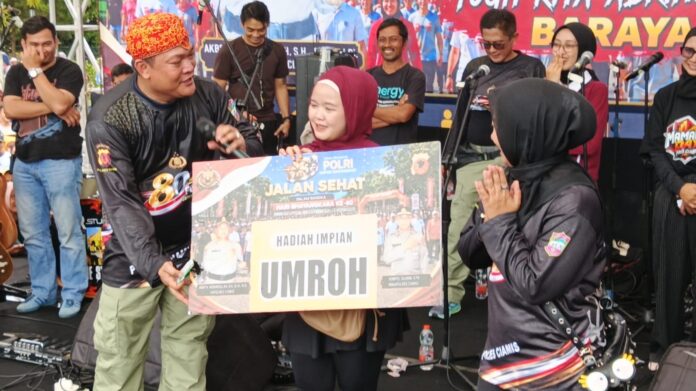 Ketfot: Ismi Fauziah, warga Desa Nasol, Cikoneng, pemenang hadiah utama paket umrah CIAMIS, FOKUSJabar.id