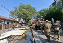 Satpol PP Kota Bandung Bongkar 36 Bangunan Liar dan Tertibkan PKL di Jalan Rajiman BANDUNG, FOKUSjabar.id