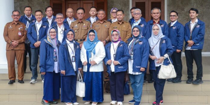 Ketpot istimewa : Bupati Ciamis Herdiata Sunarya dan Sekda Kabupaten Ciamis Andang Firman poto bersama dengan Unpas CIAMIS, FOKUSJabar.id