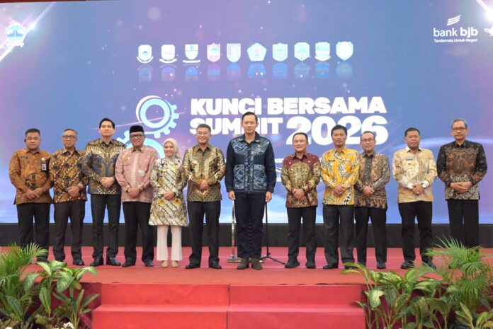 Caption: Para bupati, Wali Kota dan Menteri Koordinator Bidang Infrastruktur dan Pembangunan Kewilayahan RI, Agus Harimurti Yudhoyono. (istimewa/fokusjabar.id) Banjar, FOKUSjabar.id