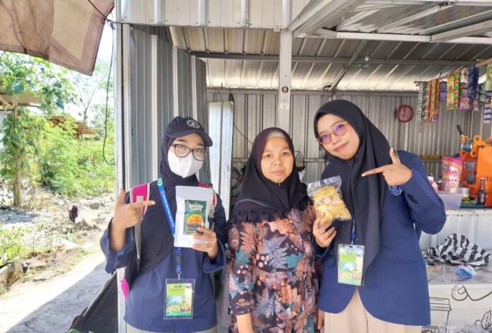 Caption: Mahasiswa dan pelaku UMKM di Desa Negalsari. Banjar (istimewa/fokusjabar.id) Banjar, FOKUSjabar.id