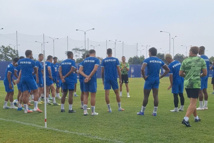 Foto: Persib latihan jelang lawan Tampines Rovers. (Arif) Bandung, FOKUSJabar.id