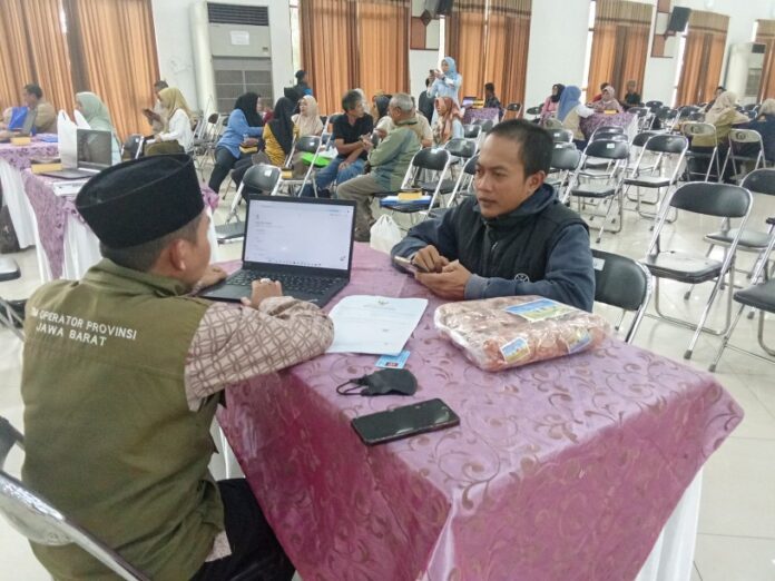 Ketpot : Pelaku UMKM saat mendaftakan produk nya untuk mendapatkan sertifikat halal CIAMIS, FOKUSJabar.id