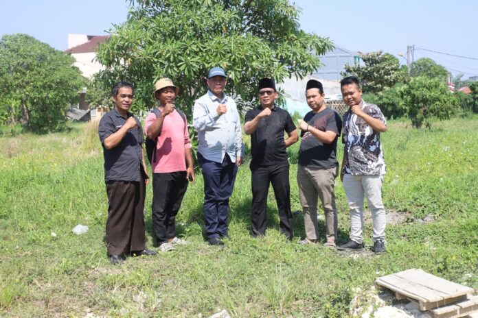 Pemerintah Kabupaten Bekasi bersama DPRD Kabupaten Bekasi terus memperkuat sinergi dengan Pemerintah Provinsi Jawa Barat dalam upaya memperluas akses pendidikan menengah. Pada tahun 2027, Kabupaten Bekasi menargetkan pengajuan pembangunan empat Unit Sekolah Baru (USB) tingkat SMA dan SMK kepada Pemerintah Provinsi Jawa Barat sebagai solusi meningkatkan daya tampung peserta didik. BEKASI, FOKUSJabar.id