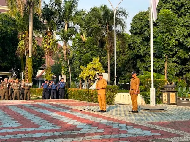 Wali Kota Depok Supian Suri memimpin apel pagi ASN di Lapangan Balai Kota Depok, Senin (13/06/26). Sumber Gambar: depok.go.id DEPOK, FOKUSJabar.id