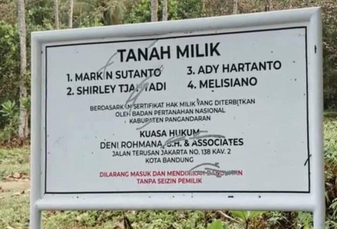 Poto: penampakan plang yang mengklaim kawasan harim laut atau sempadan pantai di Pantai Madasari Pangandaran Pangandaran, FOKUSJabar.id