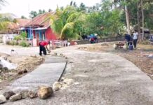 6 Tahun Jalan Rusak Tak Kunjung Diperbaiki, Warga Pangandaran Patungan Bangun Sendiri Pangandaran, FOKUSjabar.id