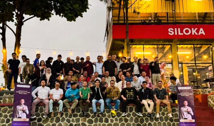 Ket foto : Deklarasikan dukungan dari lintas asosiasi dan organisasi pengusaha, untuk pemenangan Muhamad Abdul Karim, pada pemilihan Ketua KADIN Kota Tasikmalaya Periode 2026-2031 (fokusjabar/Seda) Tasikmalaya, FOKUSjabar.id