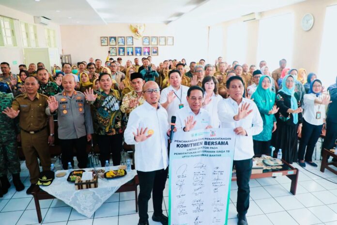 Ket foto : Wamenkes dan Wamendagri serta Wali Kota Viman Alfarizi Ramadhan, bersama tamu undangan lainnya, melakukan pencanangan komitmen bersama sukseskan Kelurahan Siaga TB di Kota Tasikmalaya (fokusjabar/Seda) TASIKMALAYA, FOKUSJabar.id