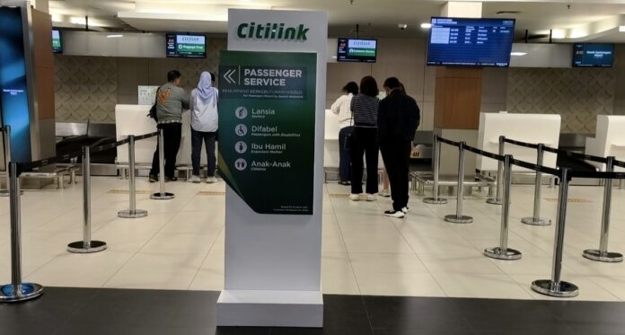 Penerbangan di Bandara Internasional Husein Sastranegara, Kota Bandung, kembali dibuka setelah sempat terganggu akibat sebaran abu vulkanik Gunung Anak Krakatau. (FokusJabar.id/Yusuf Mugni) BANDUNG, FOKUSJabar.id