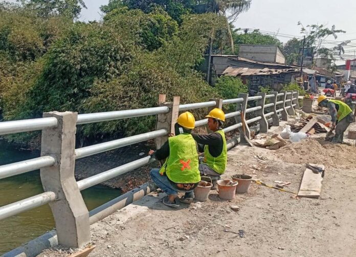Sumber Gambar: Pemkab Bekasi Pemkab. Bekasi targetkan pelaksanaan rehabilitasi Jembatan Hulu Kali Cikarang Bekasi Laut (CBL) dapat selesai lebih cepat. BEKASI, FOKUSJabar.id