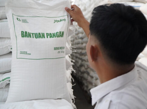 bantuan pangan bulog fokusjabar.id