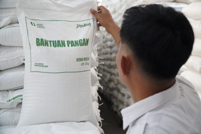 bantuan pangan bulog fokusjabar.id